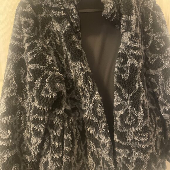 Aritzia Fleece Jacket - Picture 4 of 4